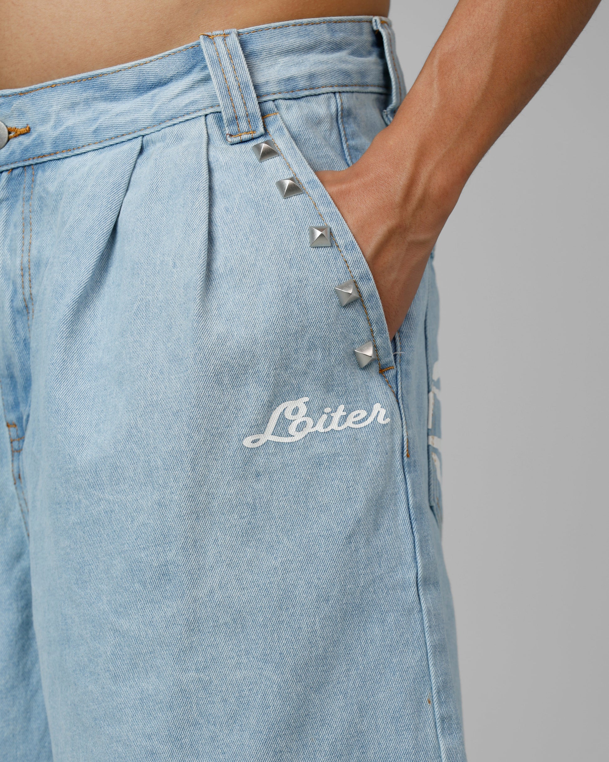 Loiter 3 Quarter Shorts Light Wash