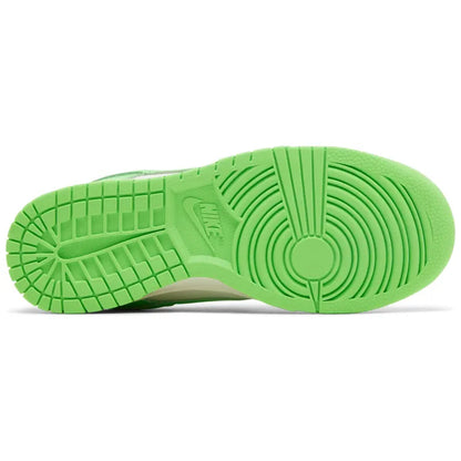 Nike Dunk Low Green Strike (W)