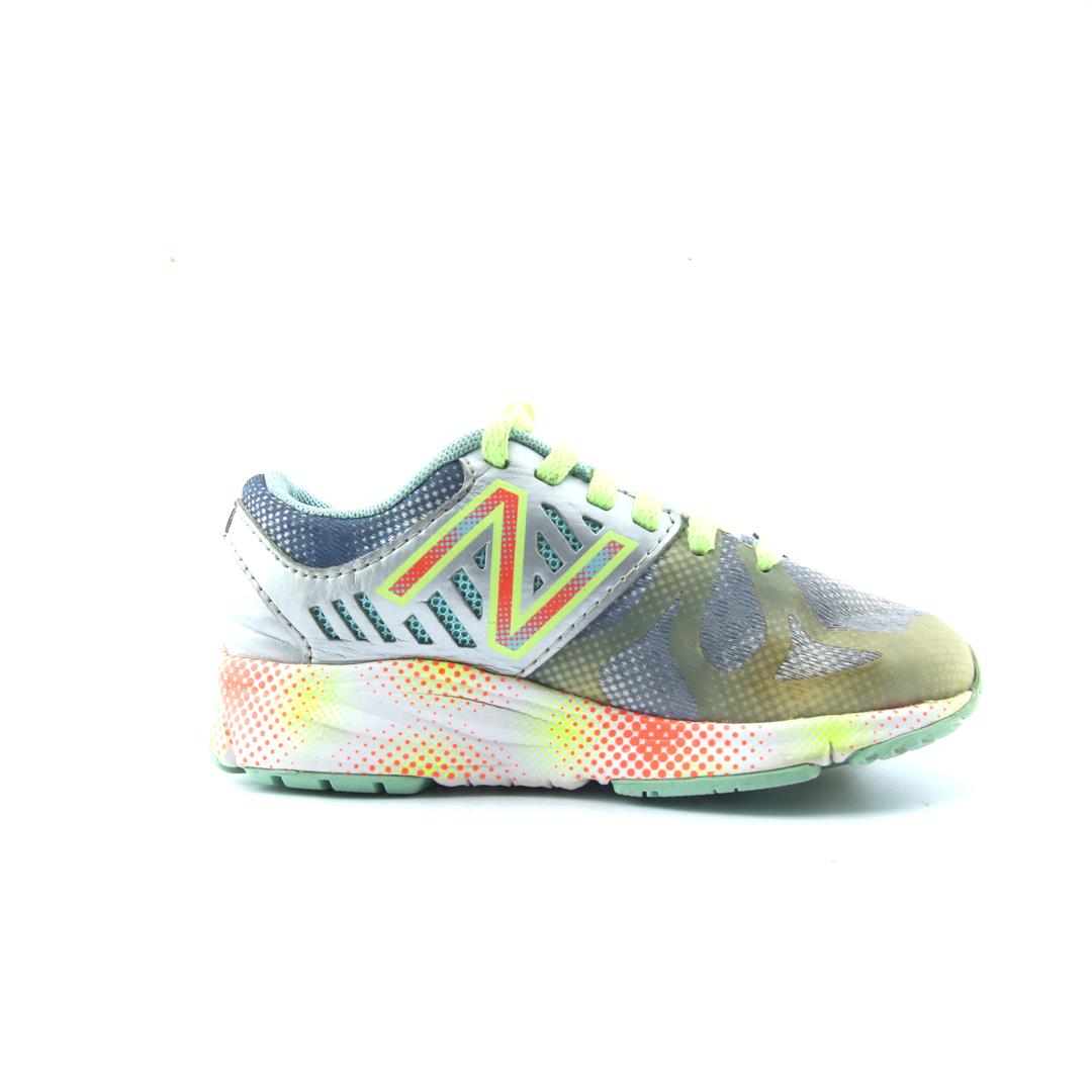 NEW BALANCE 200