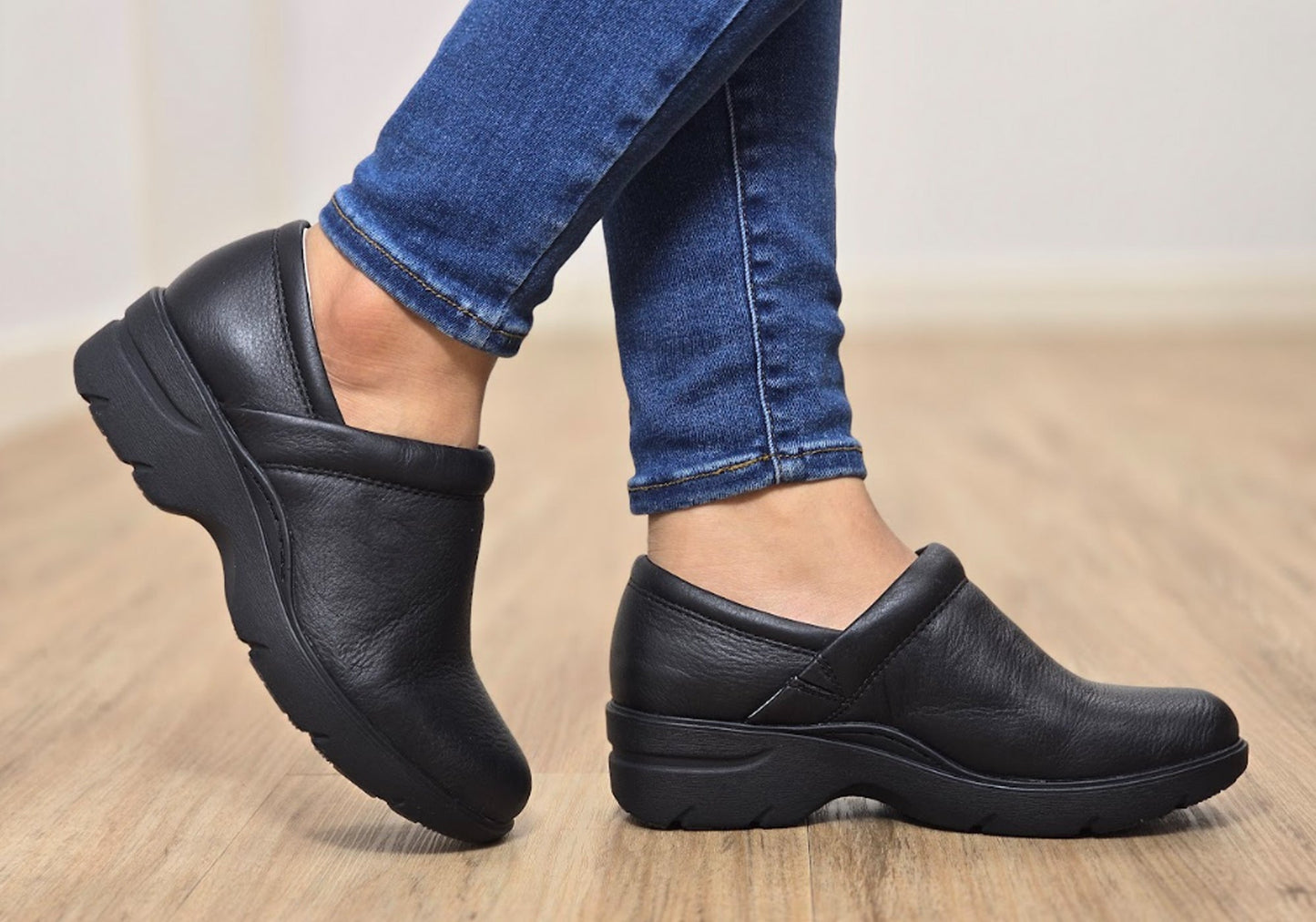 Align Indya Womens Slip On Leather Comfortable Arch Support Shoes