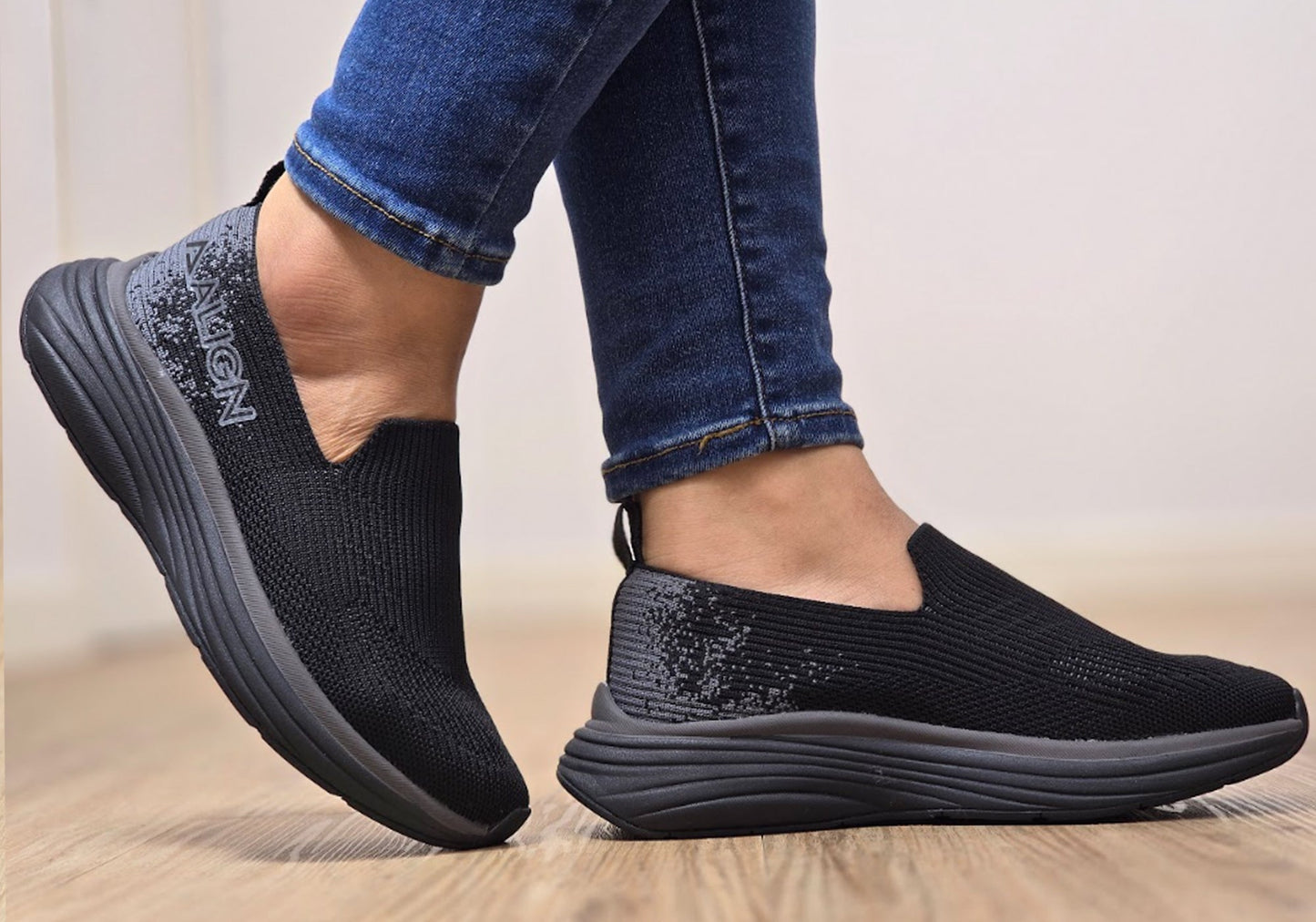 Align Thorne Womens Supportive Wide Fit Arch Support Slip On Sneakers