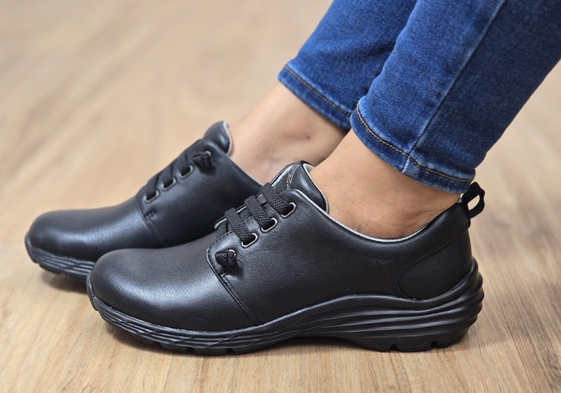 Align Velocity Womens Slip On Leather Comfortable Arch Support Shoes