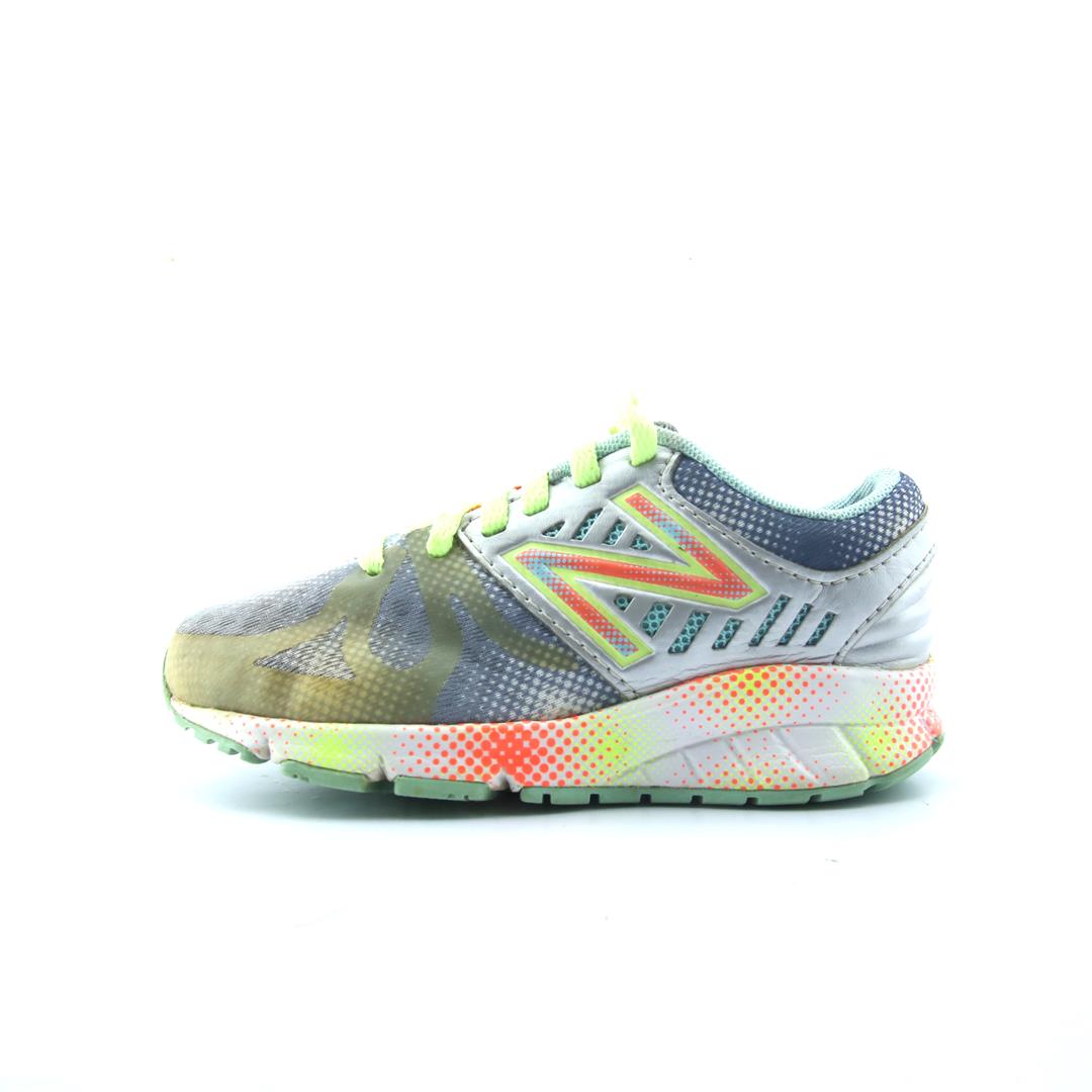 NEW BALANCE 200